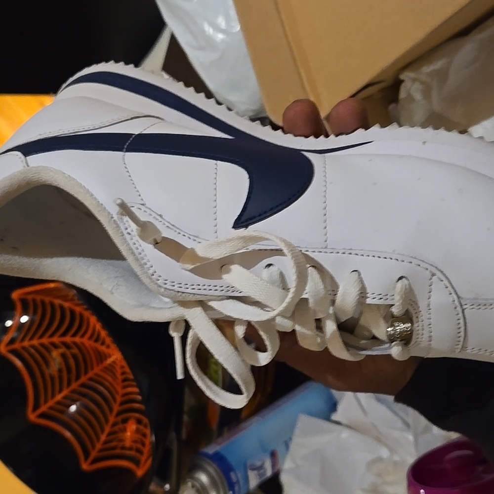 Used nikes - Picture 3 of 4